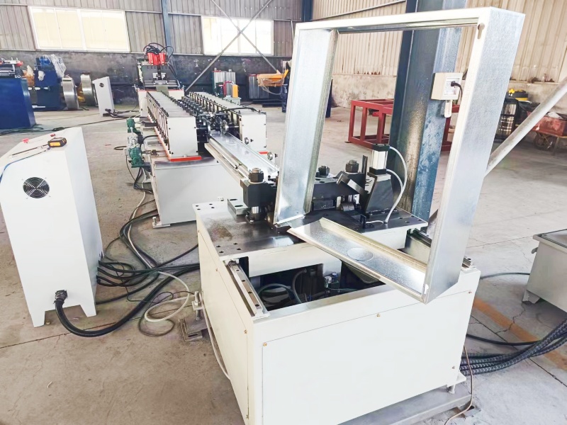 全自動(dòng)消防箱成型機(jī)